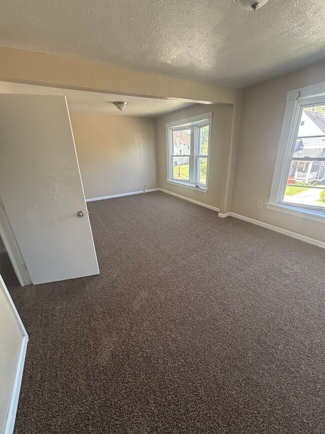 Building Photo - 4bd Single Cash Pay/Section 8