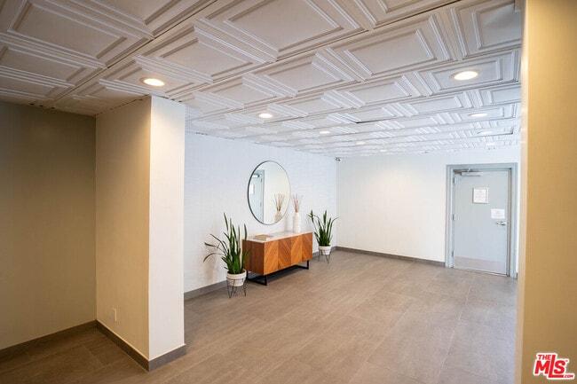 Building Photo - 960 Larrabee St