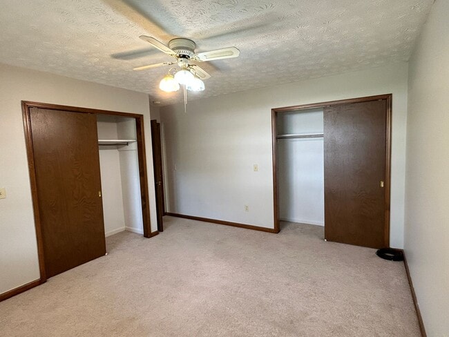 Building Photo - 504 Stoney Brook Dr SW