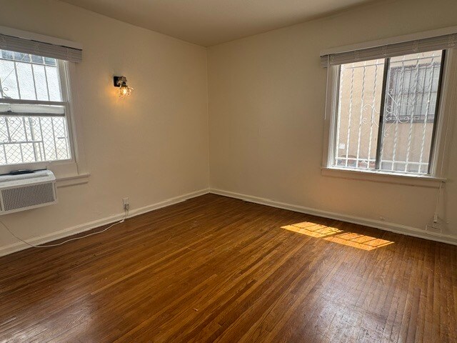Building Photo - 942 Havenhurst Dr