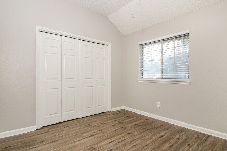 Building Photo - 9004 Willoughby Ct