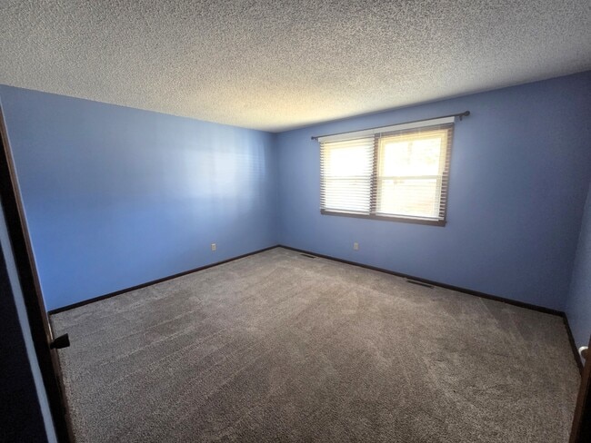 Building Photo - 3345 S Jefferson Ave