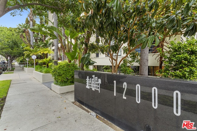 Building Photo - 12000 Goshen Ave