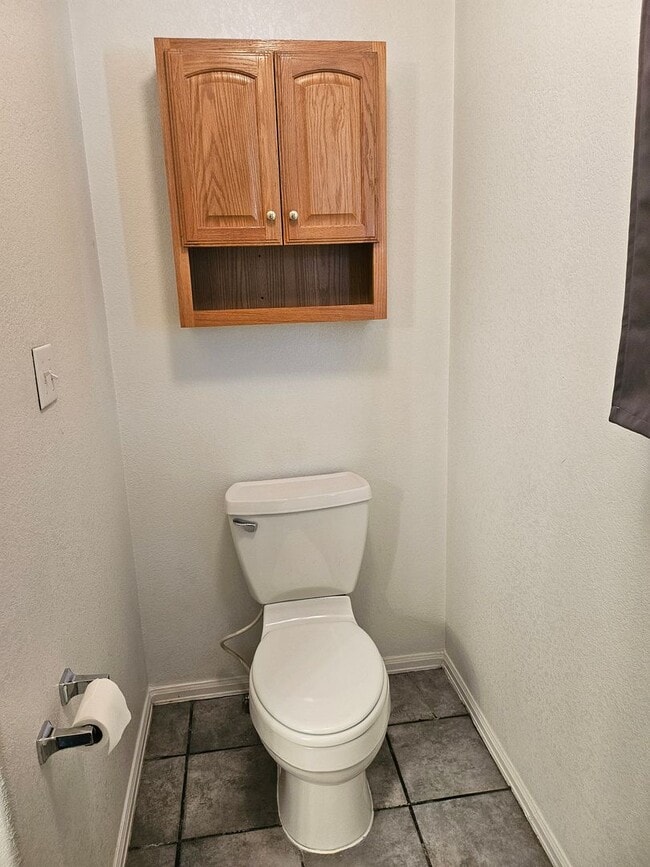 Building Photo - ALL PROSPECTIVE TENANTS MUST SUBMIT A $58 NON-REFUNDABLE APPLICATION FEE PER APPLICANT ONLINE AND...