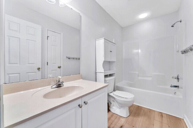 Building Photo - Spacious 3BR, 2BA Townhome with 2-Car Garage & Fireplace $1850/mo rent***