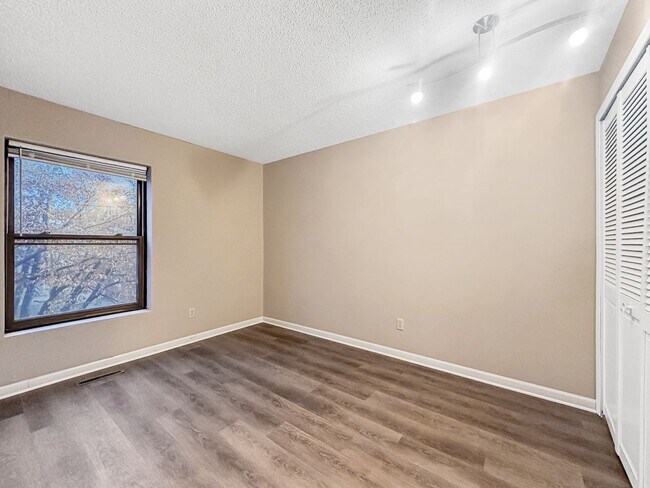 Building Photo - 15630 26th Ave N