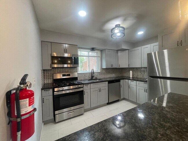 Building Photo - 180 Littleton Rd