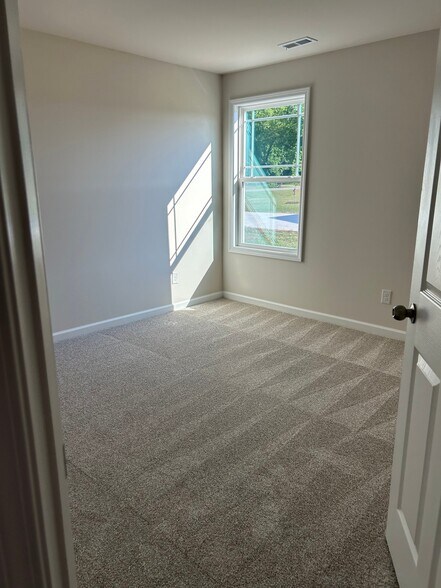 Building Photo - 260 Swinson Dr