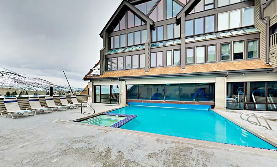 Indoor/Outdoor Pool - 1385 Lowell Ave