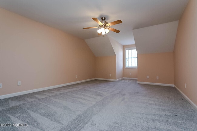 Building Photo - 533 Village Green Dr