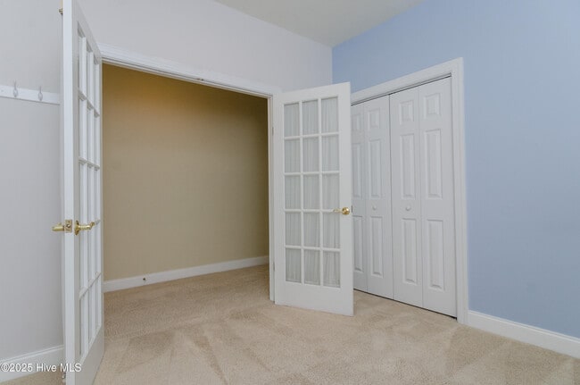 Building Photo - 204 Hilliard Ct