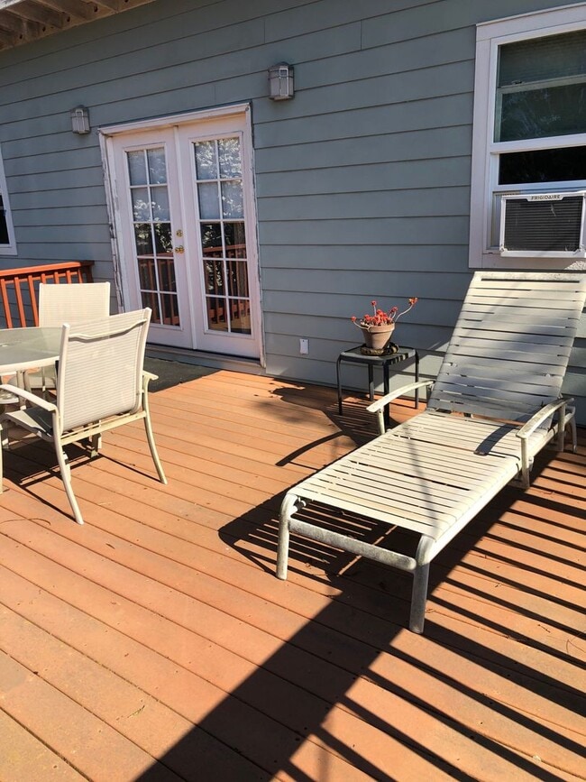 Building Photo - Charming 3 bedroom 2 bath home Sebastopol!!