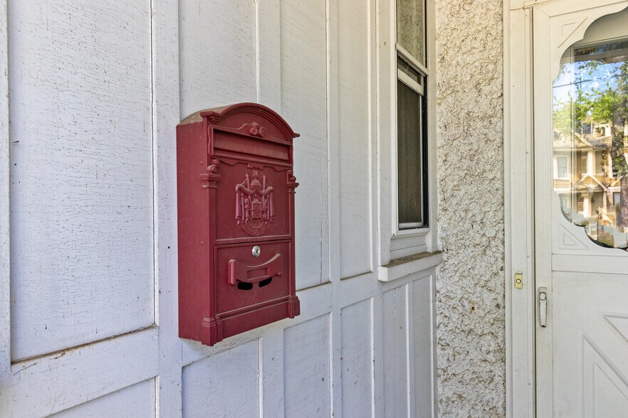 Building Photo - 601 S Walnut St