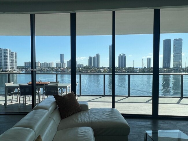 Building Photo - 5500 Island Estates Dr