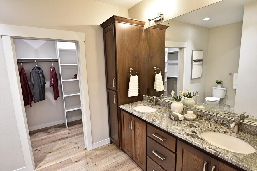 Building Photo - 6201 Tyler Pky