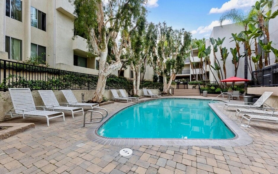 Building Photo - 5325 Newcastle Ave