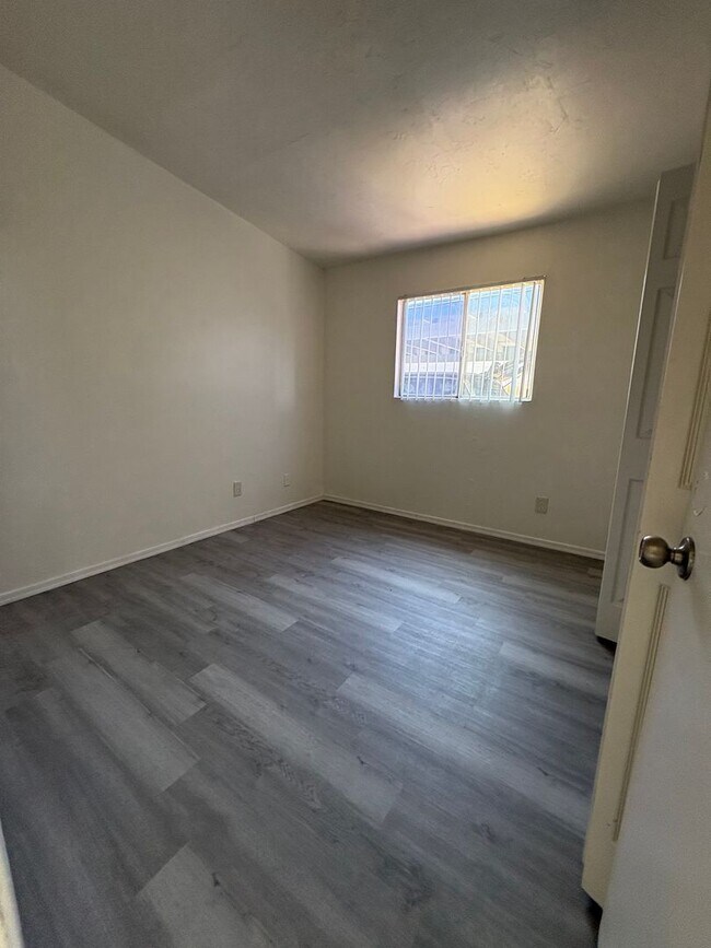 Building Photo - Cozy 3 bedroom 1 bathroom SFR