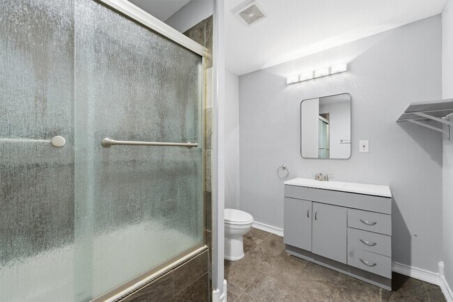 Building Photo - 15621 Northland Dr
