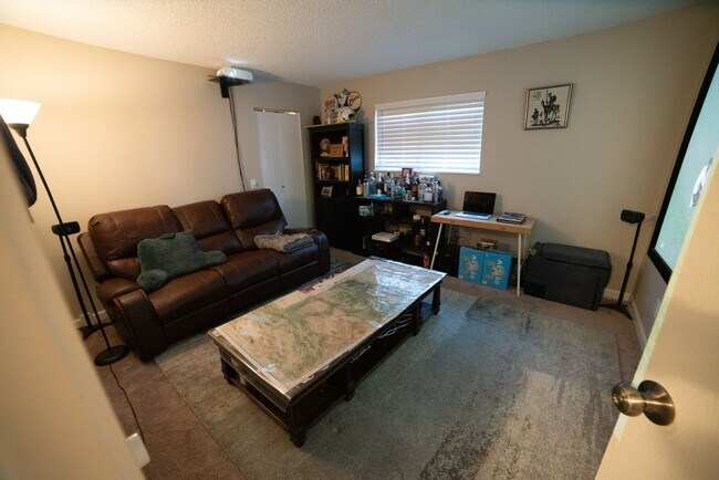 Building Photo - 341 Wright St