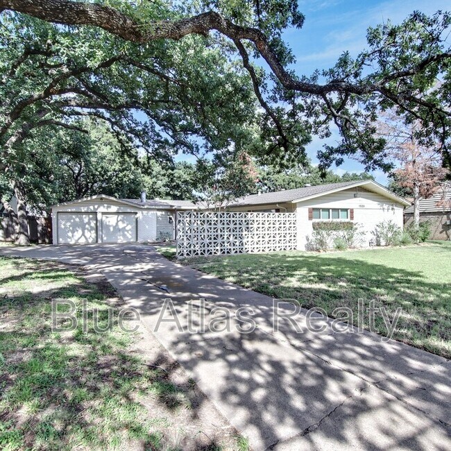 Building Photo - 1520 Sunnybrook Dr