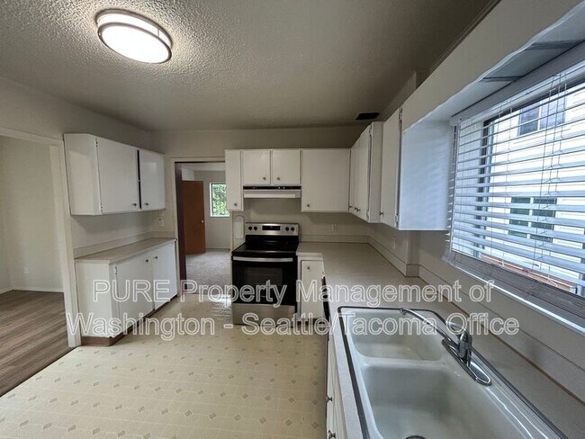 Building Photo - 3832 S Cushman Ave