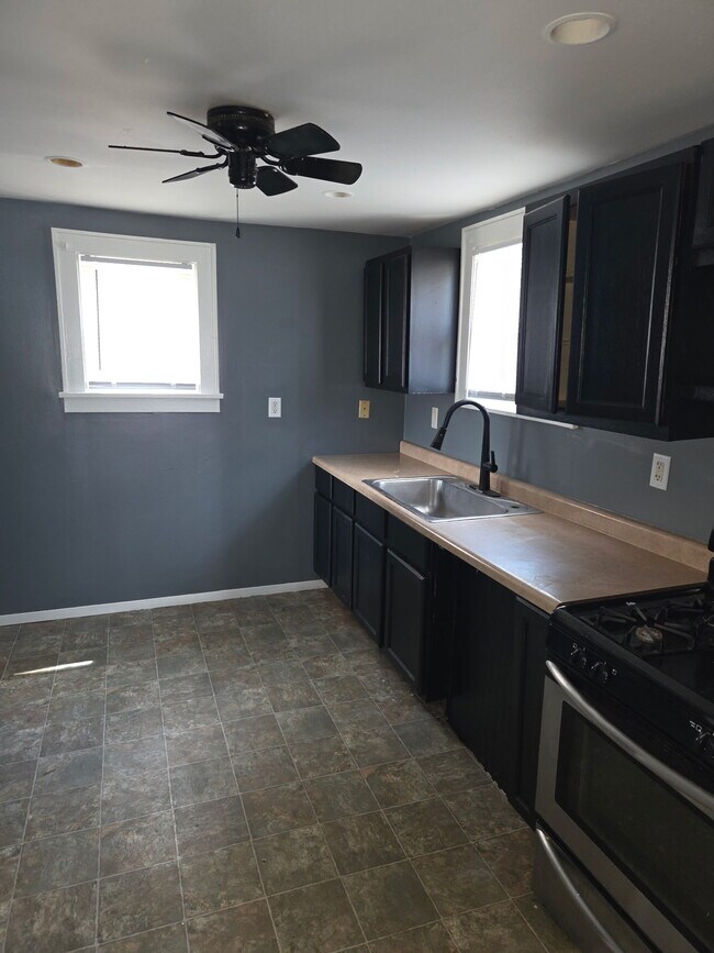 Building Photo - 1214 W Brons Ave