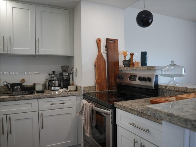 Building Photo - 880 NE 69th St