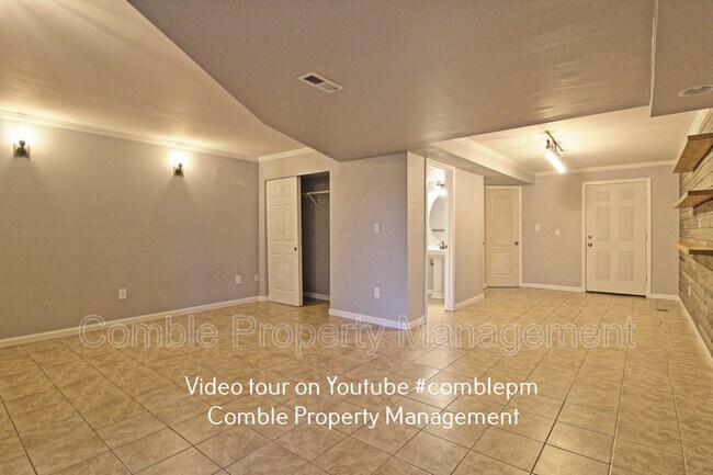 Building Photo - 4112 NE 27th Pl