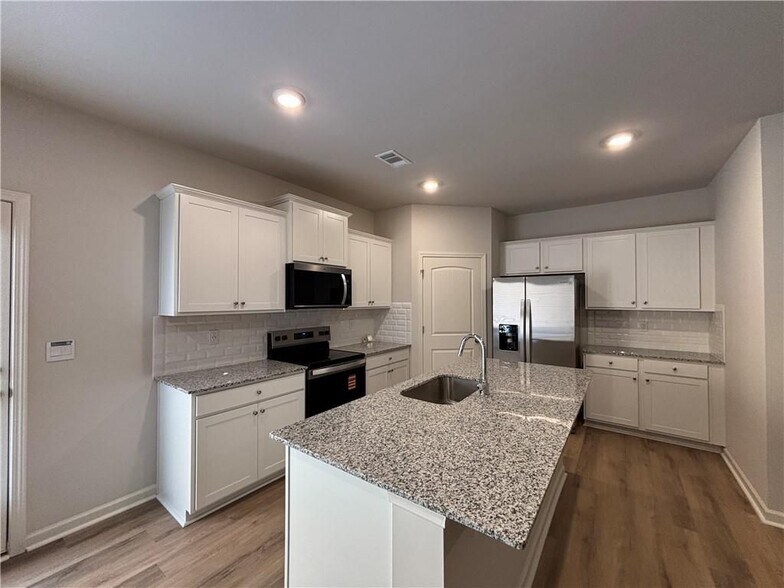 Building Photo - 27 Rustin Rdg