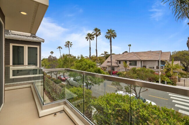 Building Photo - Contemporary luxury in a prime beachside l...