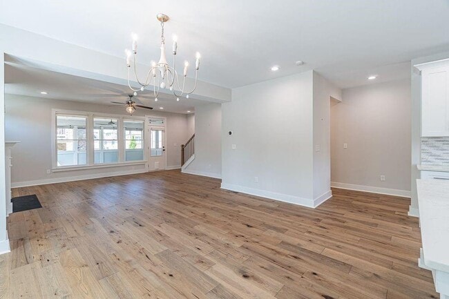 Building Photo - 370 Thrasher St NW