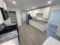 Building Photo - 446 4th St