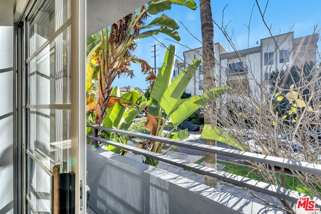 Building Photo - 2050 S Bentley Ave