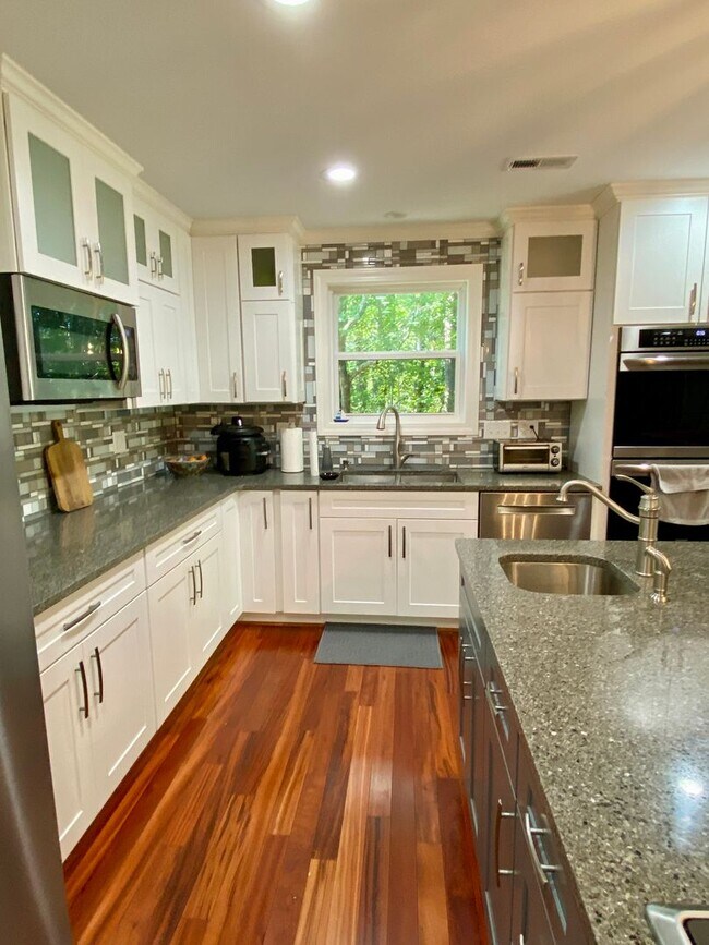 Building Photo - Gated Fairfield Harbour Home + Utilities + Wi-Fi Included