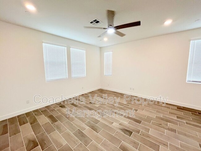 Building Photo - 41168 Emory Ln