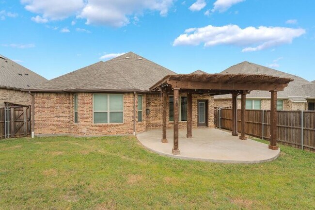 Building Photo - "Beautiful 3-Bed, 2-Bath Retreat in Northl...