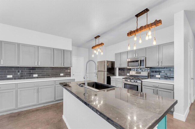 Building Photo - 18125 Ryegate Dr