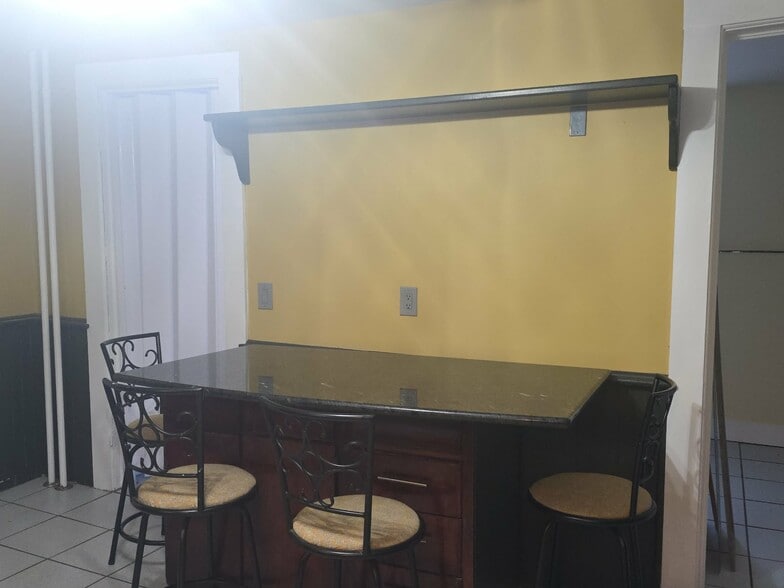 Building Photo - 175 Eagle St