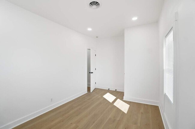 Building Photo - 630 Ewing Ave