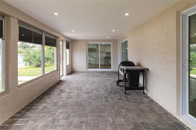 Building Photo - 6617 Harbor Dr