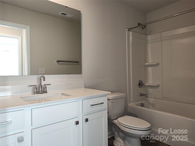 Building Photo - 3247 Crawford Ave