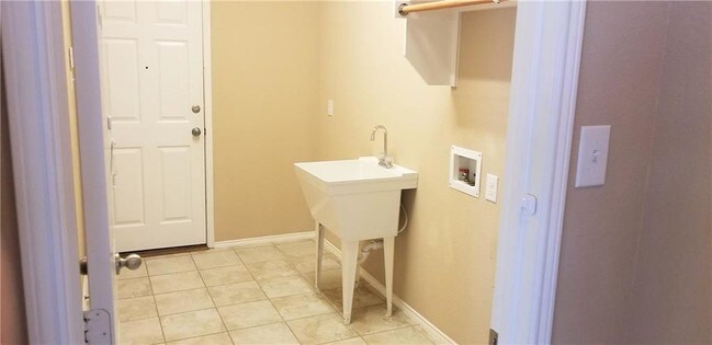 Building Photo - 15537 Gatehouse Dr