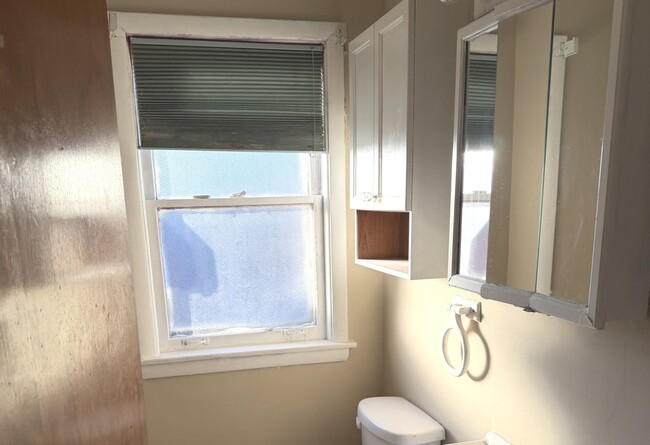 Building Photo - 11706 S Artesian Ave