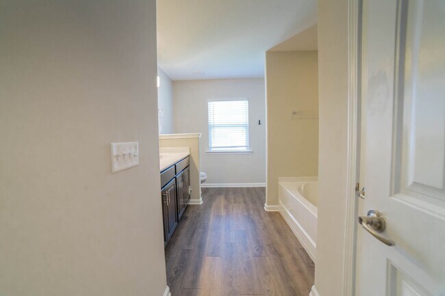 Building Photo - Available Now! ?? ?? ??!