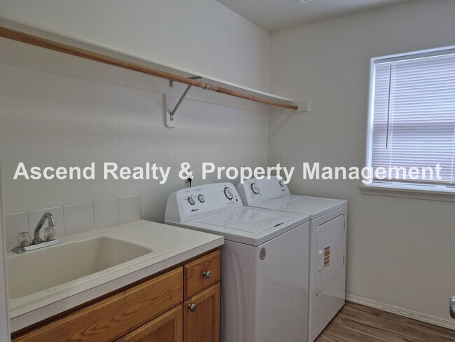 Building Photo - Bethany 3 Bed + Office on Main Fenced Back Yard w/Deck 2 Car Attached Garage Available Now!