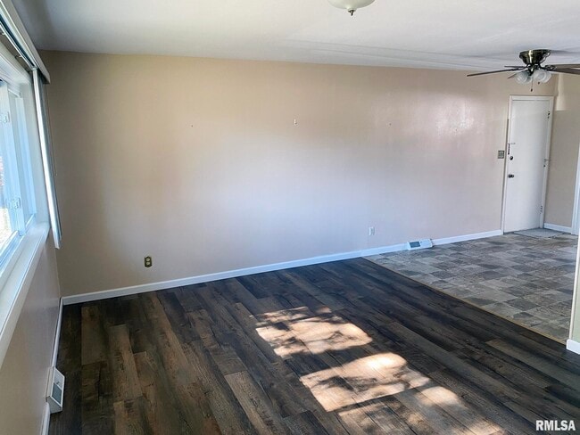 Building Photo - 1829 W Daytona Dr