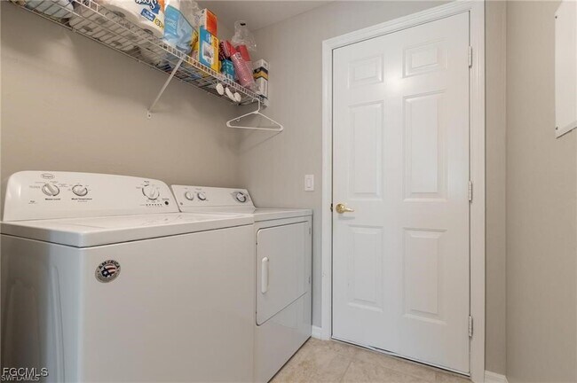 Building Photo - 10074 Oakhurst Way