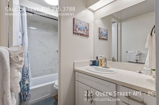 Building Photo - 225 Queen St