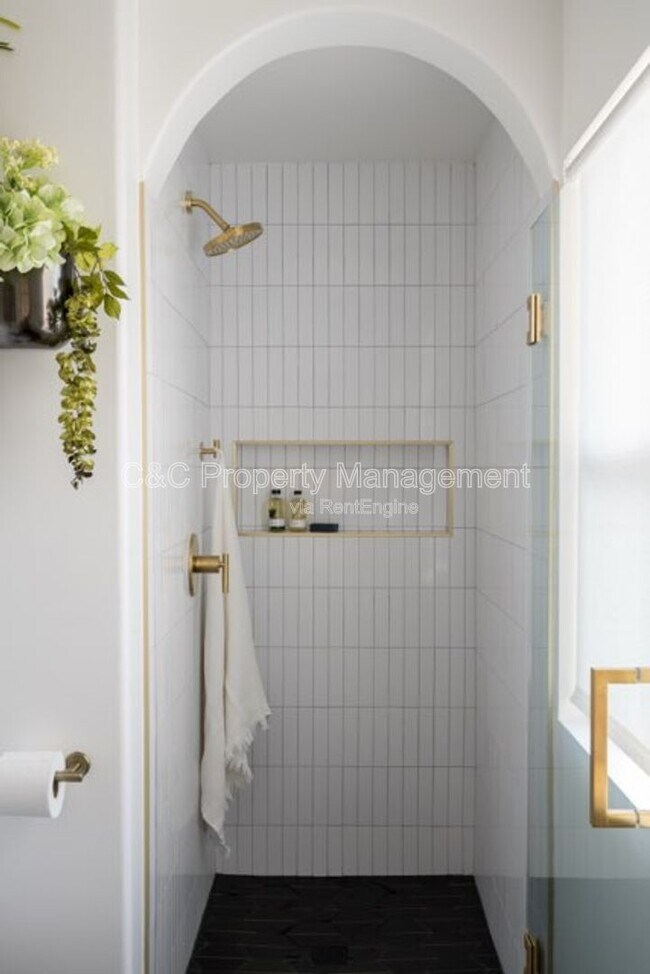 Building Photo - 5234 Chariton Ave