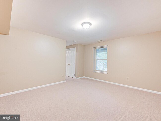 Building Photo - 817 Santmyer Dr SE